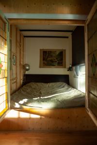 a bedroom with a bed in the middle of it at Knus boshuisje onder de eiken in Ermelo