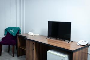 A television and/or entertainment centre at Hotel Borjomi