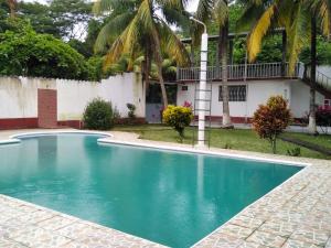 a swimming pool in front of a house at Chalet El Paraiso in Escuintla