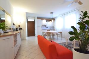A kitchen or kitchenette at Rosalinde House