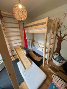 Divstāvu gulta vai divstāvu gultas numurā naktsmītnē Family Break in Newmarket