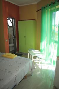 Rúm í herbergi á Hotel PRINC