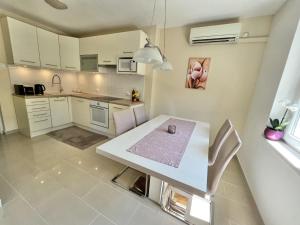 Køkken eller tekøkken på Luxury apartment Lolipop