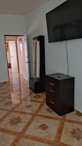 TV a/nebo společenská místnost v ubytování ApartADE