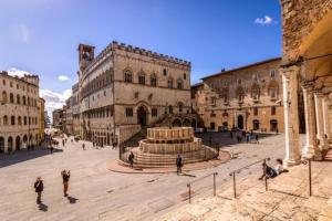 a group of people standing around a fountain in a street at L'attico del 1600 in centro in Perugia