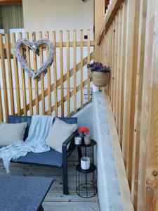 A balcony or terrace at Das Wipferl - Dein Nest in den Bergen