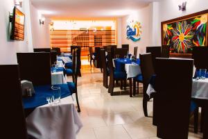 Ресторант или друго място за хранене в Hotel la Ciudad