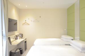 Voodi või voodid majutusasutuse Royal Jade Boutique Hotel toas