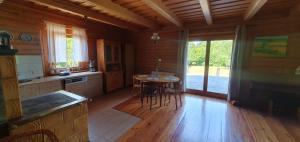 a kitchen with a table and chairs in a cabin at Dom za 7 górami in Kazimierz Dolny