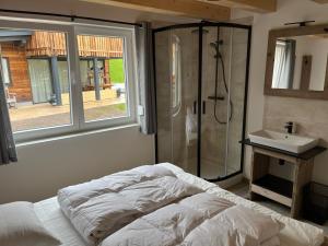 Postel nebo postele na pokoji v ubytování Schwalmhütte