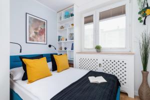 Cozy Apartment Bartla 19 by Renters 객실 침대
