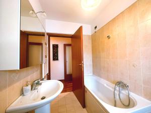 a bathroom with a sink and a bath tub at La casa di Marcella in Pescara +20 photos