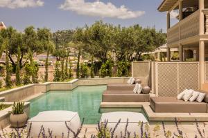 Bazén v ubytovaní Thalassa Boutique Hotel - Adults Only alebo v jeho blízkosti