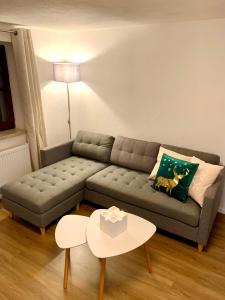 a living room with a couch and a table at FELIX LIVING 2, Cozy & modern & Netflix Wohnung mit Blick ins Grüne in Passau