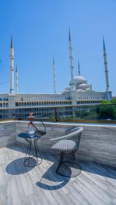 Uma varanda ou terraço em Luxury Airport Hotel By Zazzoni-İstanbul Airport
