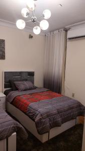 Katil atau katil-katil dalam bilik di Furnished luxury apartment