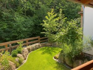Zahrada ubytování Luxus Ferienhäuser Chalets zum Ilsetal mit Kamin & Sauna in Ilsenburg im Harz