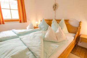 Un pat sau paturi într-o cameră la Schönauerhof