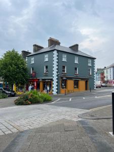 a building on the side of a street at No. 1 Bridge Street in Westport