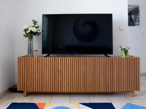 TV a/nebo společenská místnost v ubytování L'Oiseau de Paradis - Vue Mer Panoramique