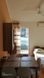 Postel nebo postele na pokoji v ubytování DLX Apartman Adriatics + 30 fotografií