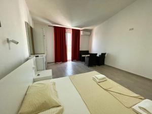 Cama ou camas em um quarto em Apartmani Vila Milaris