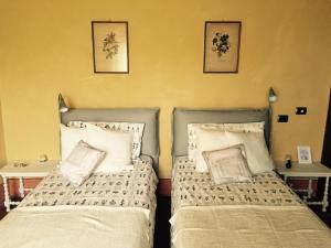 Un pat sau paturi într-o cameră la B&b Villa Partitore