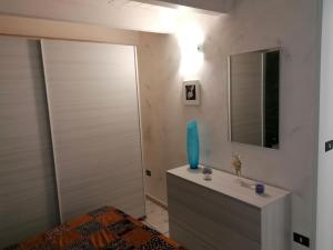 a bathroom with a dresser and a mirror at Centro Storico MARE FUORI in Brindisi