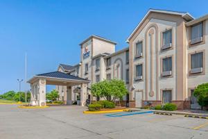 a rendering of the front of a hotel at Comfort Inn & Suites in La Grange