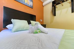 Llit o llits en una habitació de El Cocobolo Food&Rest Room 1 Bed and Breakfast WiFi AC Pkg gratis