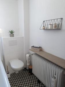 Bilik mandi di Ferienwohnung Magda, Scheidt