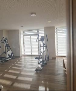 The fitness centre and/or fitness facilities at Departamento cercano Aeropuerto a pasos Mall Arauco y clinica Indisa Maipu