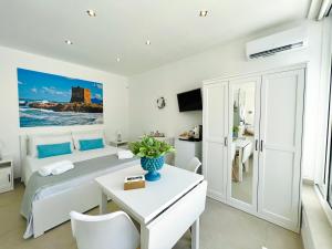 TV a/nebo společenská místnost v ubytování Torre Pozzillo Beach