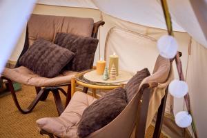 Posezení v ubytování Hesselgaard Glamping