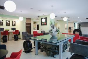 a waiting room with a table and chairs at 823 Tourist Hotel in Jinhu