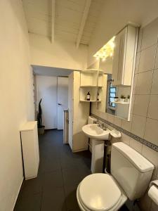 a bathroom with a toilet and a sink at Casita del Mar in Puerto Madryn