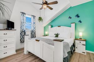a bedroom with a white bed and a blue wall at Nassau #402 in Rockport