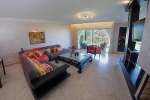 a living room with a couch and a coffee table at Bord de mer, villa de luxe in Tamaris
