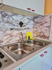 a sink in a kitchen with a marble wall at Il Posticino Di Bellagio in Civenna +39 photos