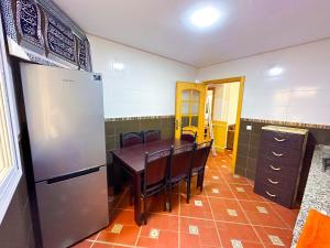 Kuchyň nebo kuchyňský kout v ubytování Residence Al Kasaba - Spacious apartment with swimming pool and direct access to sea