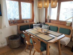 Ristorante o altro punto ristoro di Sunny Ski-in Ski-out Apartment with views