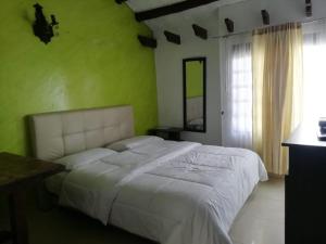 Tempat tidur dalam kamar di Hotel Salamandra Tunja