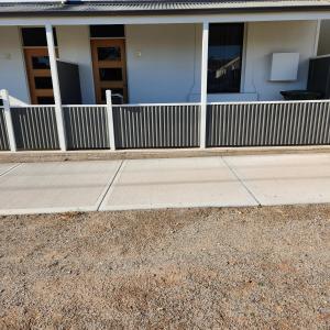 een stoep voor een huis met een hek bij City Villa 39 Blende st Broken Hill NSW 2880 in Broken Hill