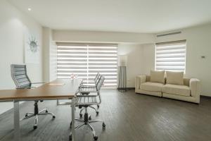 Posezení v ubytování Real Inn Tijuana by Camino Real Hoteles