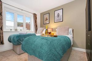 a bedroom with two beds and a window at Detached House with Free Parking, Super-Fast Wifi, SmartTV and Garden by Yoko Property in Milton Keynes