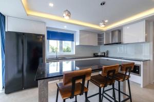 Virtuvė arba virtuvėlė apgyvendinimo įstaigoje Ocean Grove Pool Villa - Koh Chang