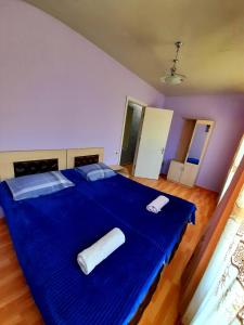 Letto o letti in una camera di Guesthouse of Irina