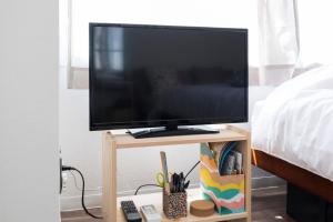 TV a/nebo společenská místnost v ubytování Kami Inn