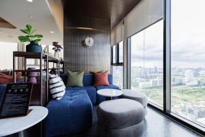 Khu vực ghế ngồi tại Bangkok city center-thong lo-rca-high-rise one-bedroom