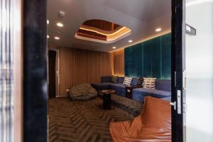 Khu vực ghế ngồi tại Bangkok city center-thong lo-rca-high-rise one-bedroom